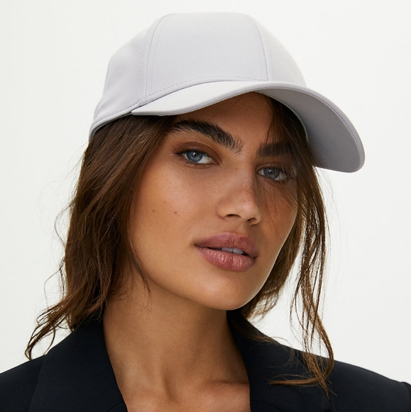 Aritzia Chicago Cap - Picture 4 of 5